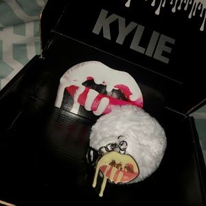 Kylie Keychain- White Pom Pom